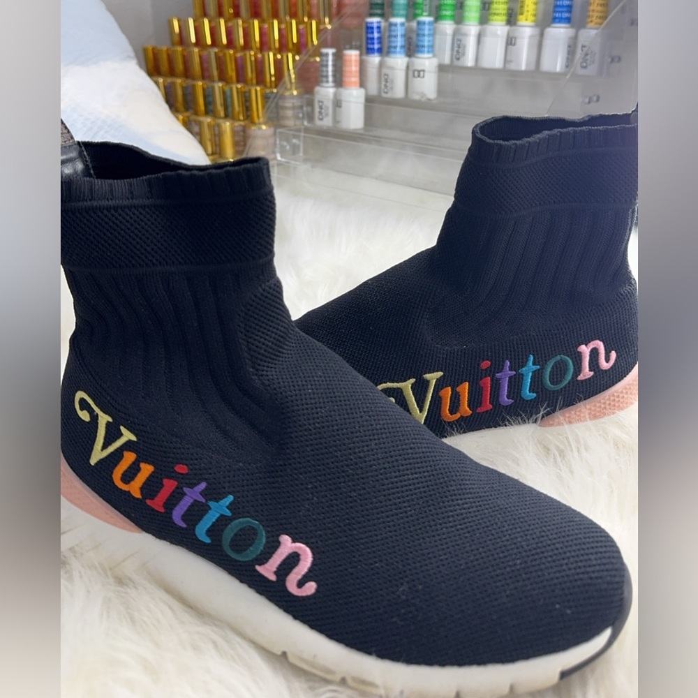 Black Louis Vuitton shoes… excellent condition. Authentic